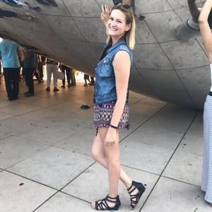 Meet your Posher, Caitlin